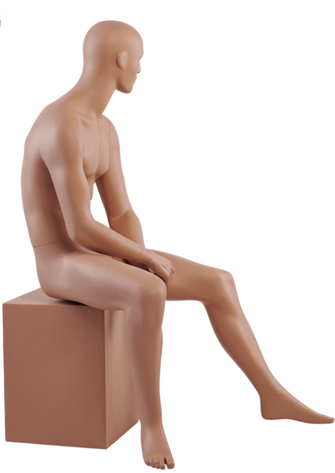 男性マネキン右側面ビュー|ナチュラルスキンカラー・椅子に座った展示スタイル