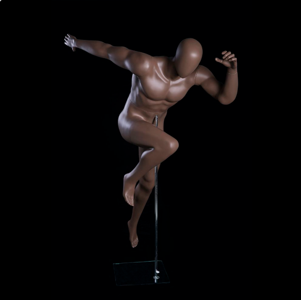 ダークブロンズカラーの男性マネキン疾走ポーズ別アングルビュー|黒背景・スポーツ展示モデル