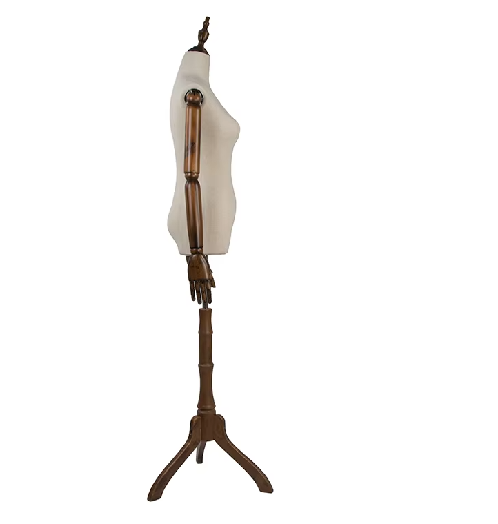 横向きビューの布張りトルソーマネキン|木製腕付き・店舗ディスプレイ用スタンドモデル