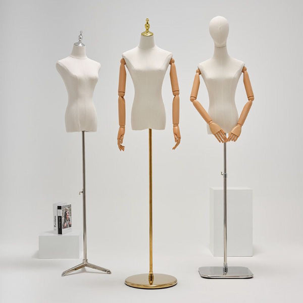 布張りトルソーマネキン3体展示例|木製腕付き・金属スタンドタイプとホワイトトーンモデル