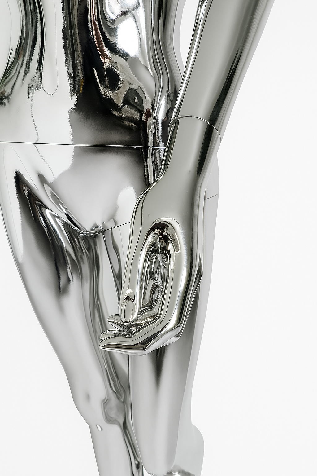 女性クロームマネキンの下半身パーツディテール|メタリック光沢モデル