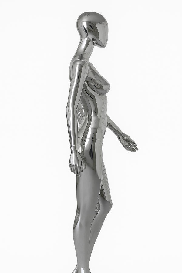 女性マネキン左側面ビュー|クローム仕上げ・エレガントな展示ポーズ