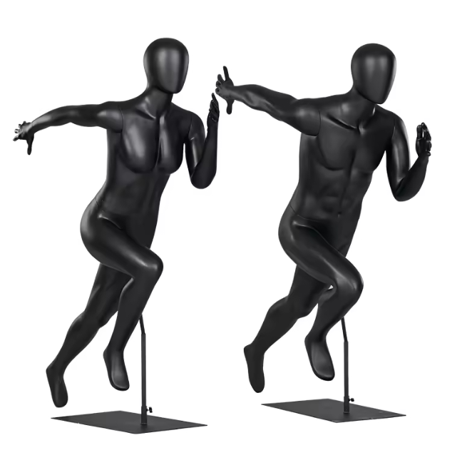 ランニングポーズのスポーツマネキン2体展示例|ペアディスプレイ