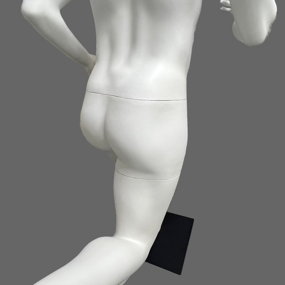 ランニング動作を再現したスポーツマネキン|背面全身ビュー