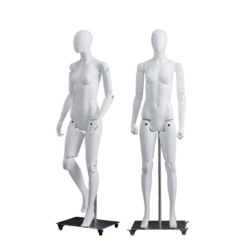 座りと走行ポーズの男性マネキン2体展示例|関節可動タイプ・ディスプレイ用