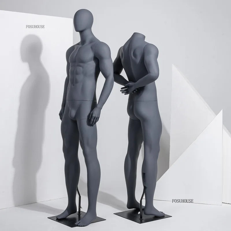 スタンダードポーズの男性マネキン2体|斜め前ビュー・展示例