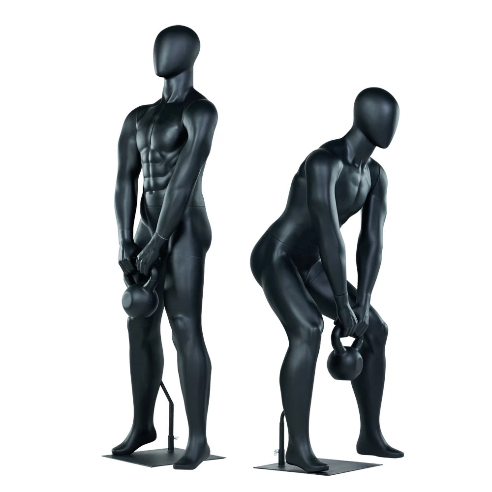 ケトルベルデッドリフトポーズの男性マネキン2体展示例