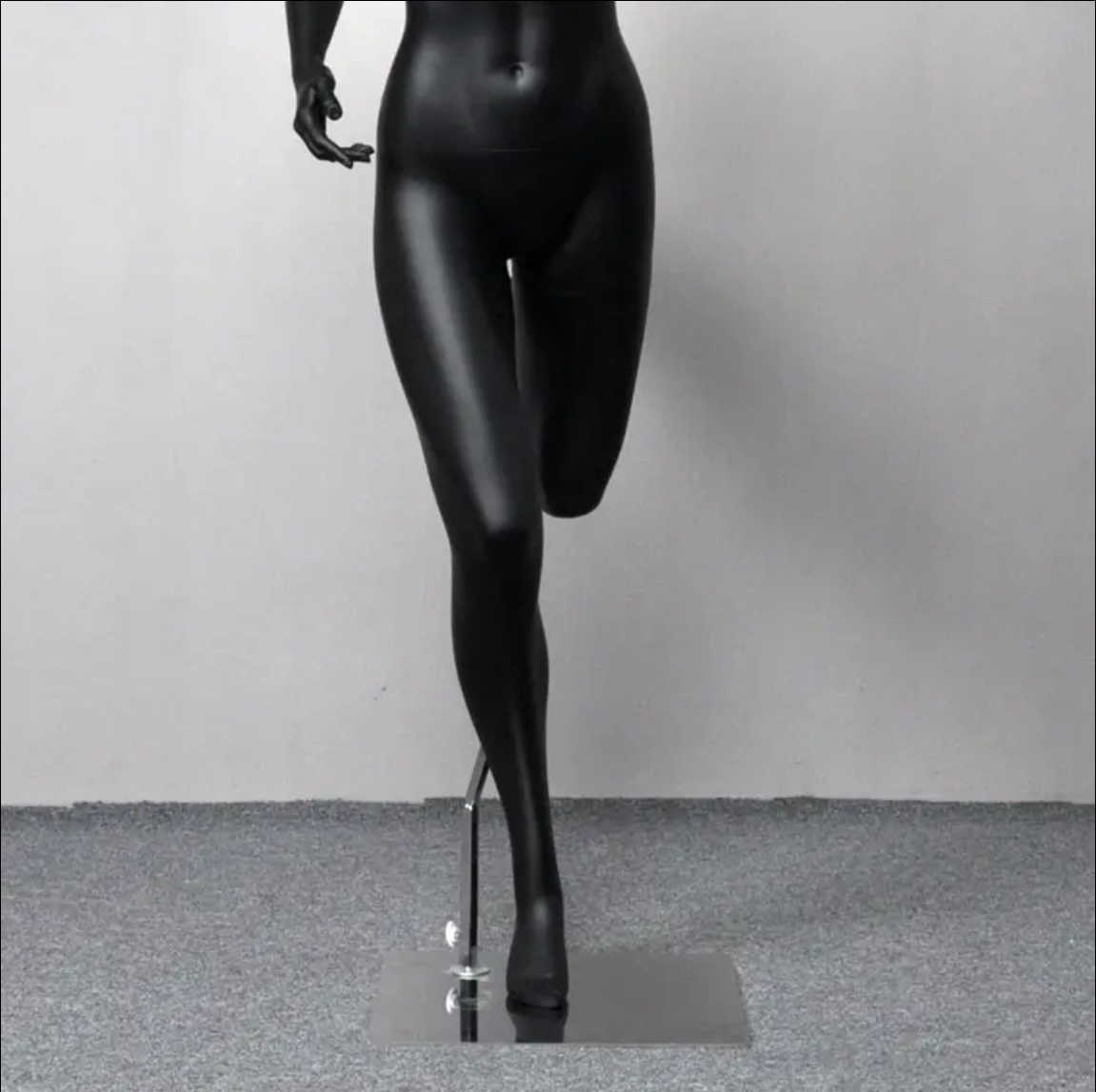 ダイナミックなポーズの全身マネキン | 陸上競技&フィットネス向け