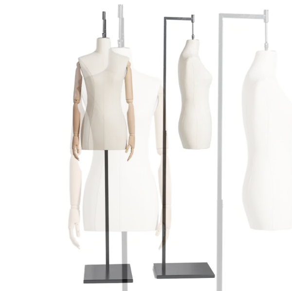 布張りトルソーマネキン2体展示例|木製腕付きと腕なしタイプ・ホワイトカラー