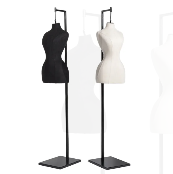 ブラックとホワイトの布張りトルソーマネキン2体展示例|木製スタンド付き・ショップディスプレイ
