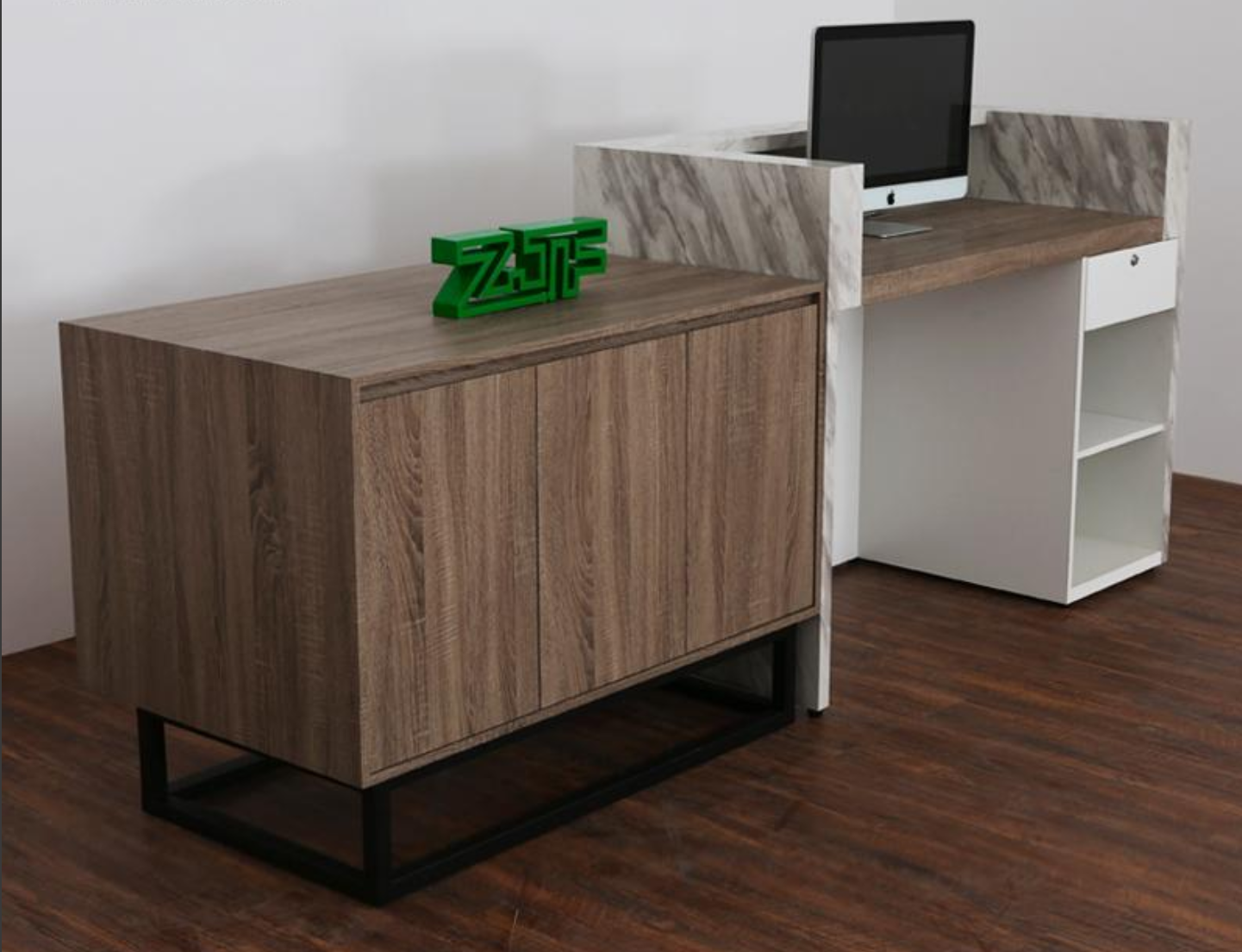 大理石と木材の組み合わせ | モダンな受付カウンター