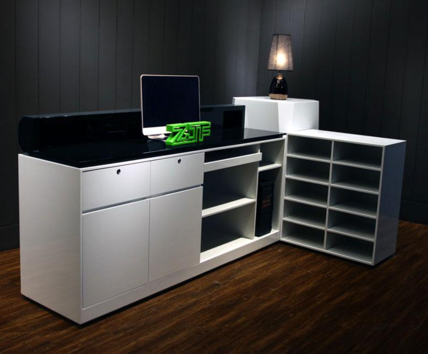 モダンな受付デスク | 幾何学的なデザイン