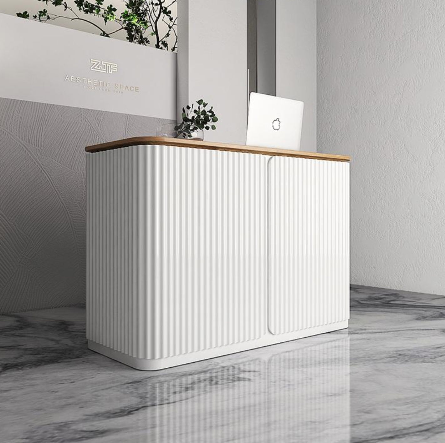 木製天板とホワイトパネルの受付デスク | モダンなフロントカウンター