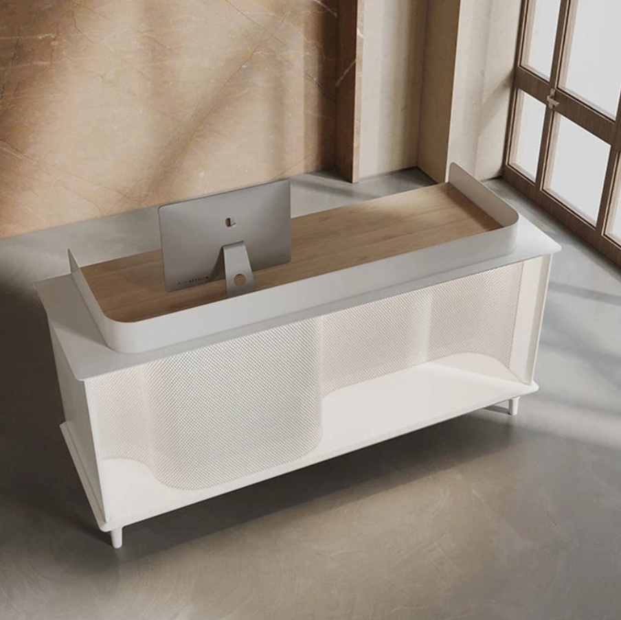 ミニマルデザインの受付カウンター | 穏やかな石の装飾