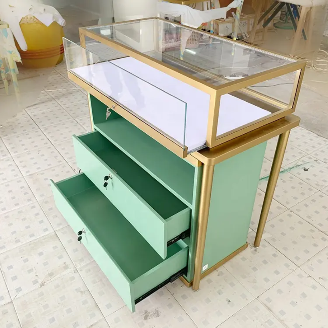 ジュエリーディスプレイケース | 鍵付き収納付きショーケース