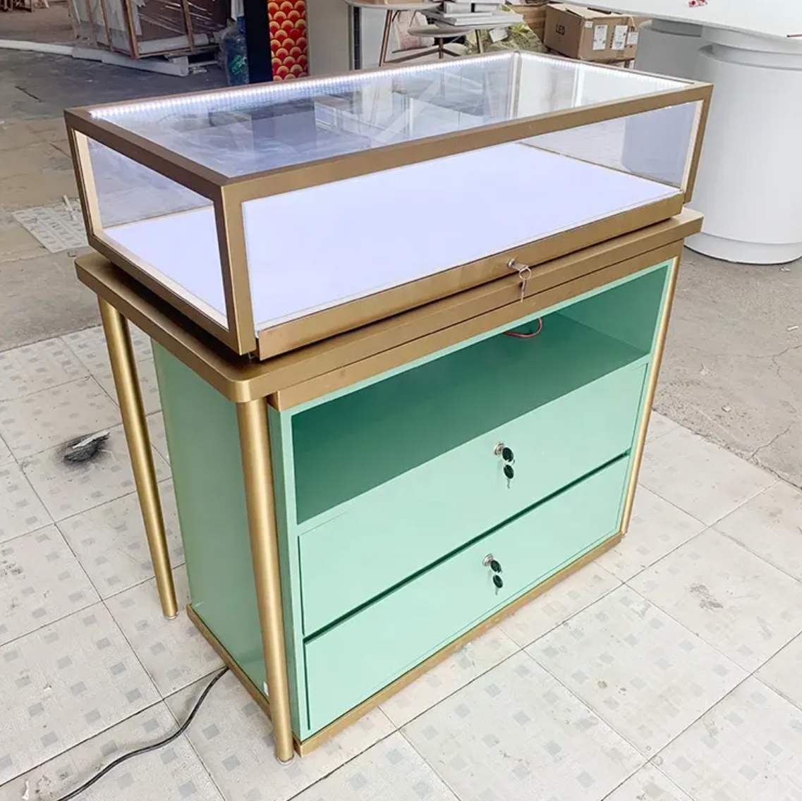 ジュエリーディスプレイケース | 鍵付き収納付きショーケース