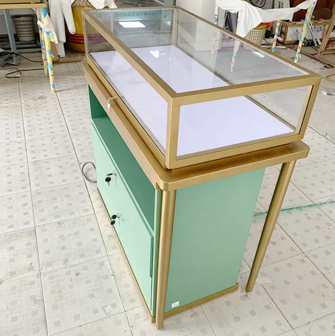 ジュエリーディスプレイケース | 鍵付き収納付きショーケース