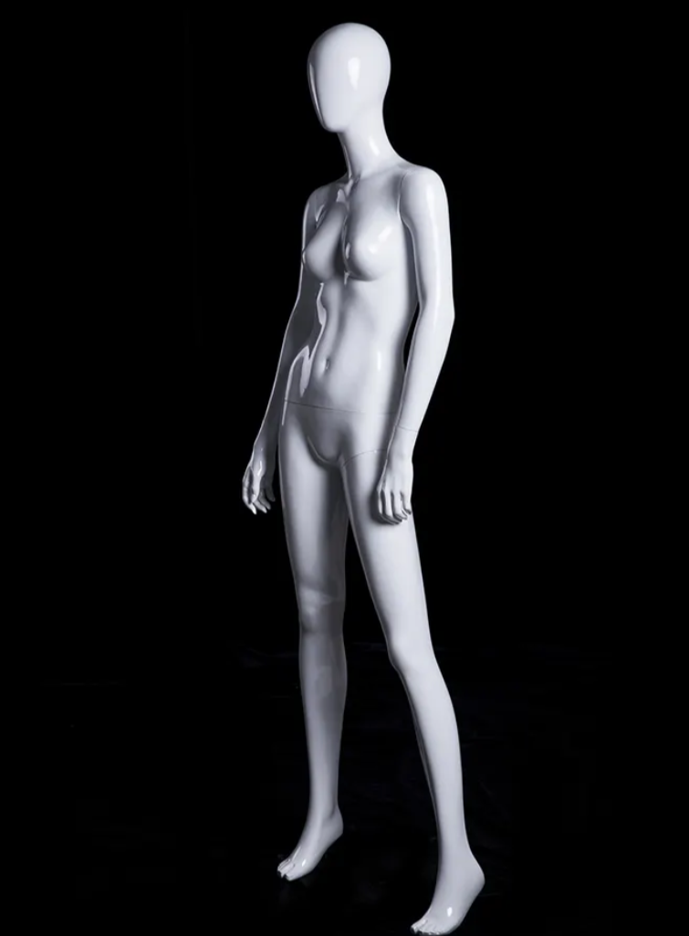 女性マネキン全身正面ビュー|ブラック背景・ホワイトカラー展示モデル
