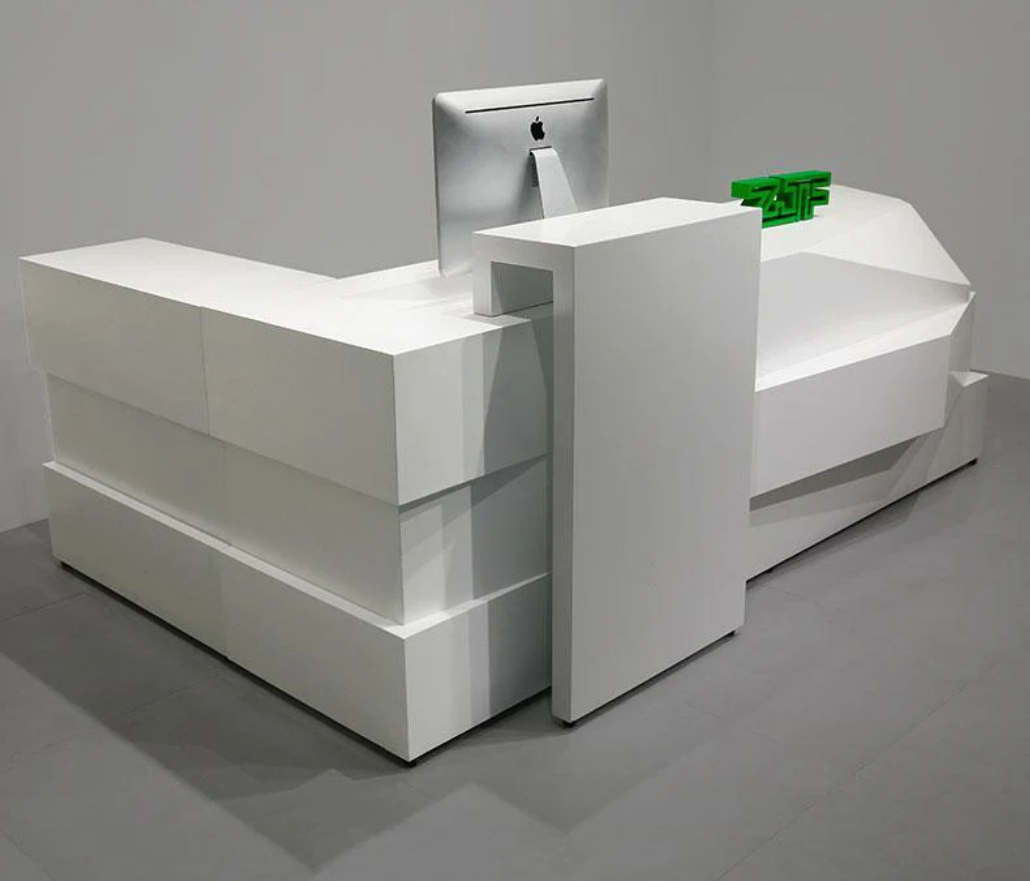モダンデザインの受付カウンター | 幾何学的フォルム
