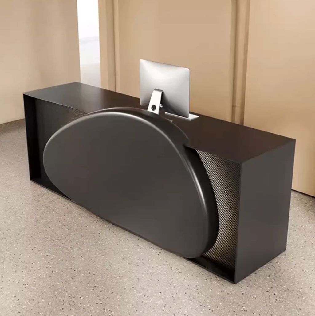 ユニークな形状の受付カウンター | ラグジュアリーな空間に最適