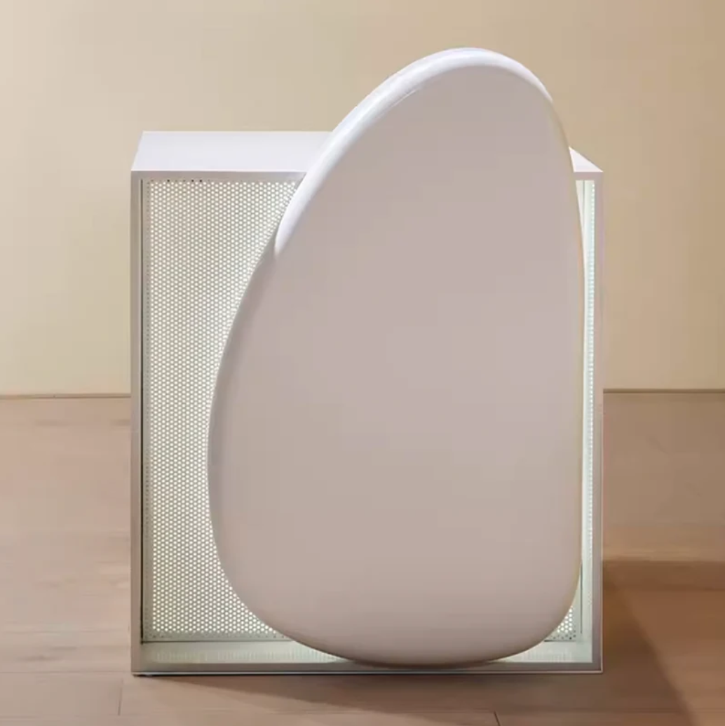 ユニークな形状の受付カウンター | ラグジュアリーな空間に最適