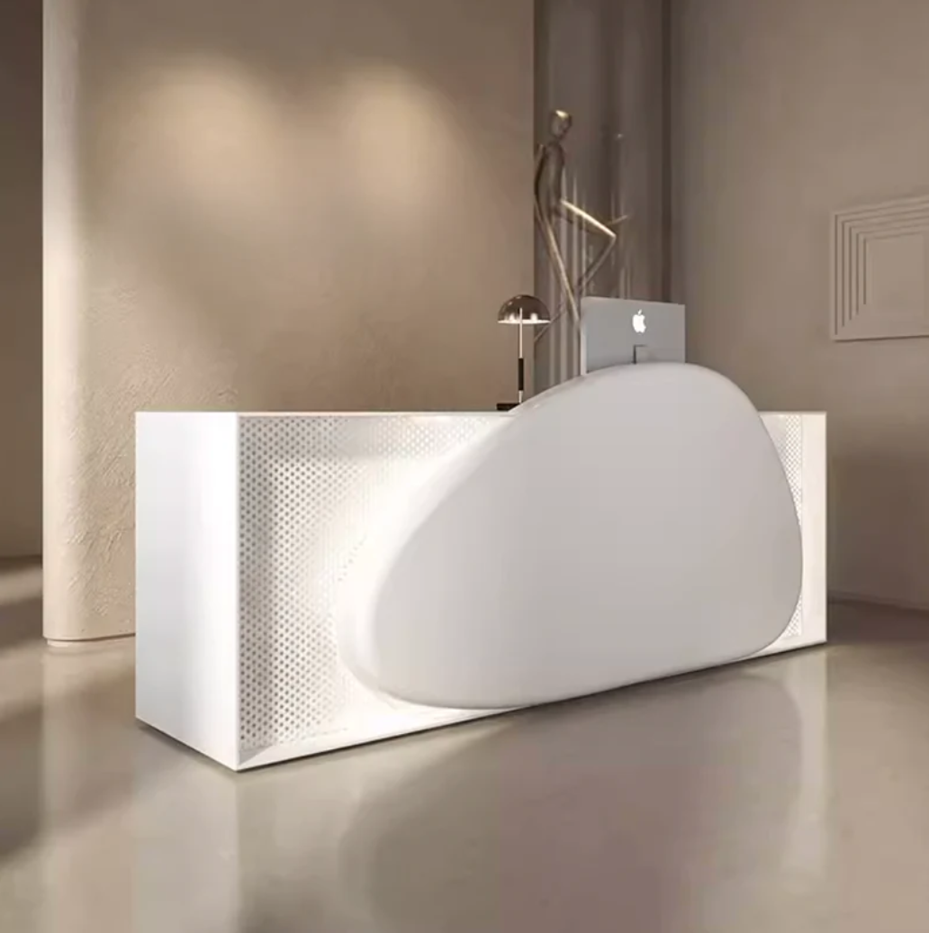 ユニークな形状の受付カウンター | ラグジュアリーな空間に最適