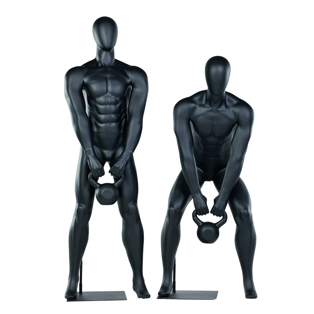 ケトルベルデッドリフトポーズの男性マネキン2体展示例|フィットネスディスプレイ