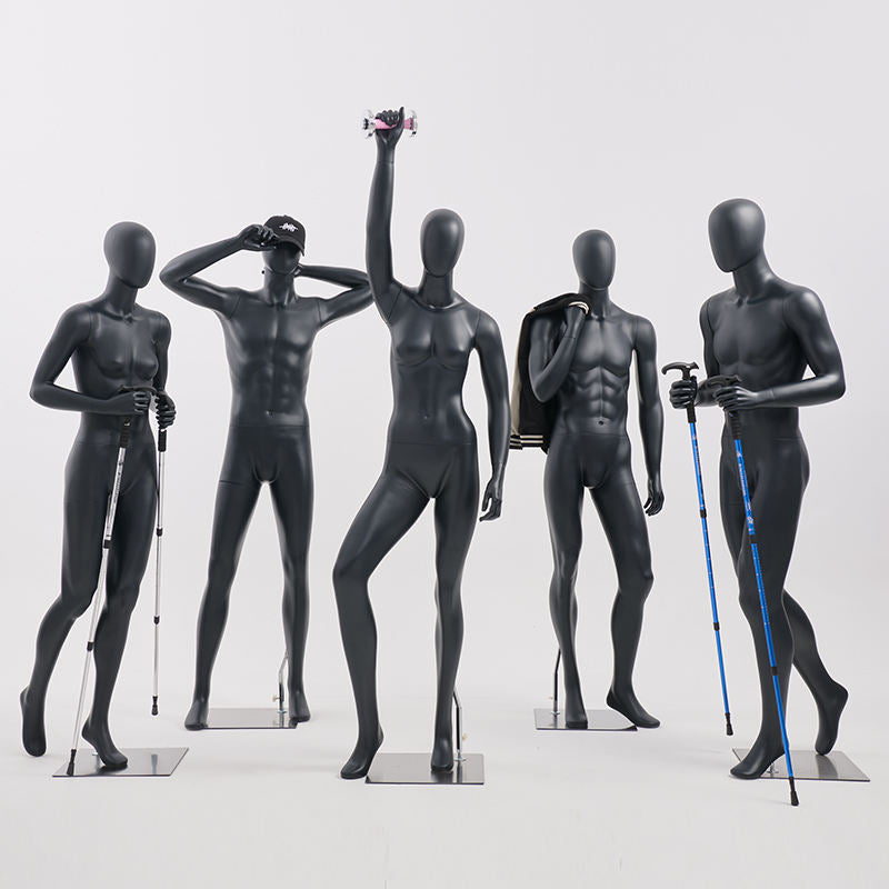ブラックスポーツマネキンの集合展示画像