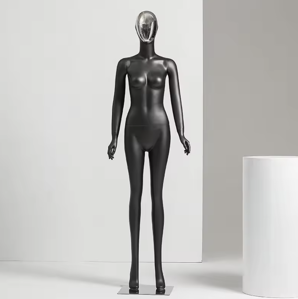 シンプルなポーズの女性フルボディマネキン(ブラック・全身タイプ)