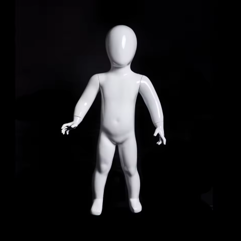 キッズマネキン・ブラック背景・全身ディスプレイ