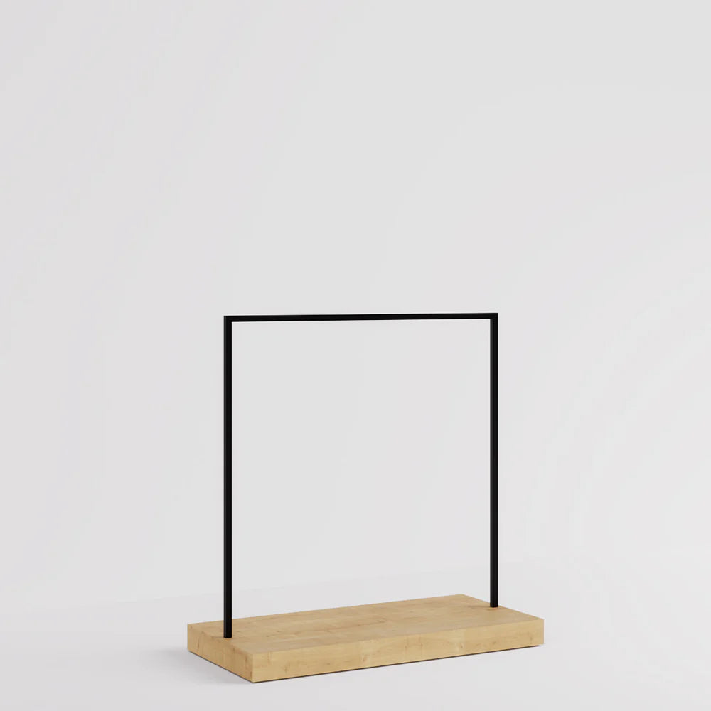 店舗什器として使用されるMILANOハンガーラック