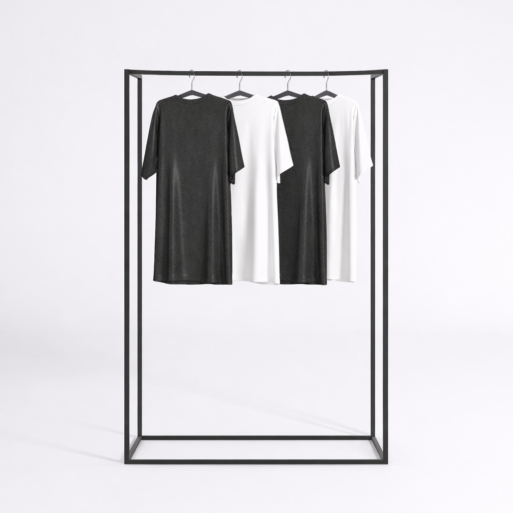 ミニマルデザインのハンガーラックで衣類を展示する店舗ディスプレイ