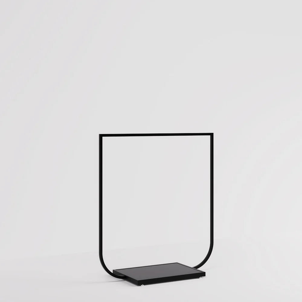 Uライン ハンガーラック ブラックの斜めアングル|WEONE