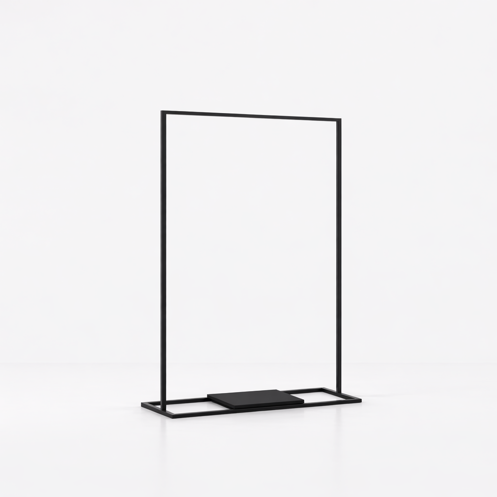 店舗什器として使用されるホワイトハンガーラック109