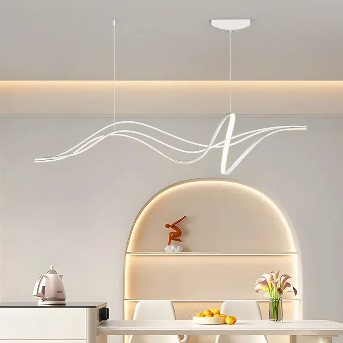 リビングや店舗空間を上品に演出できる白い波型デザインのLEDペンダントライト