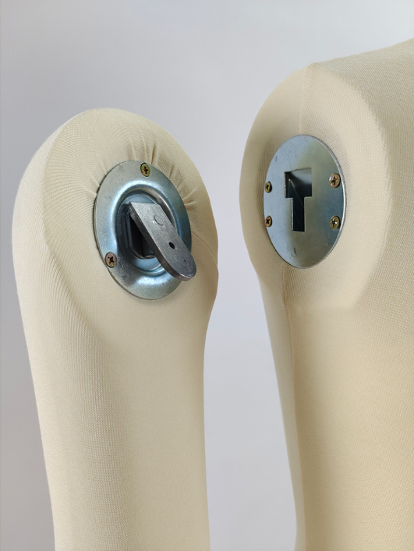 布張りマネキンの肩金具ディテール｜着脱可能なジョイント構造・金属製パーツ仕様