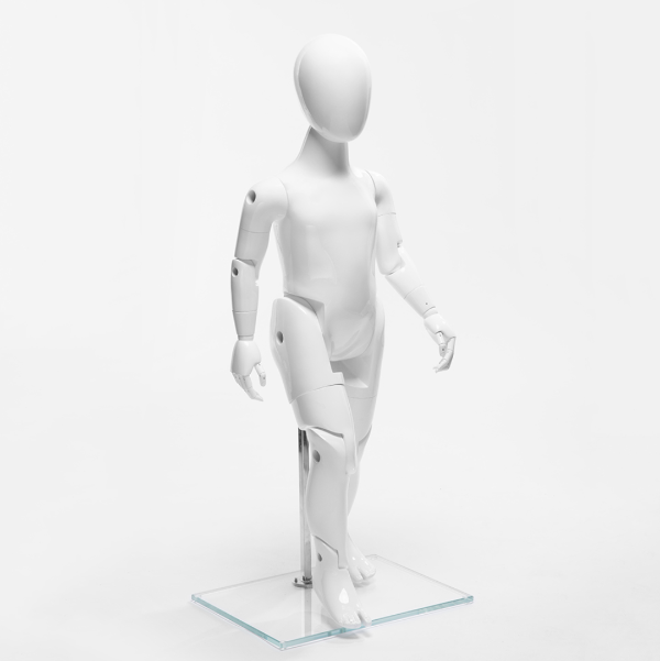 子供用マネキン立ちポーズ｜無着衣・可動関節デザインの展示モデル