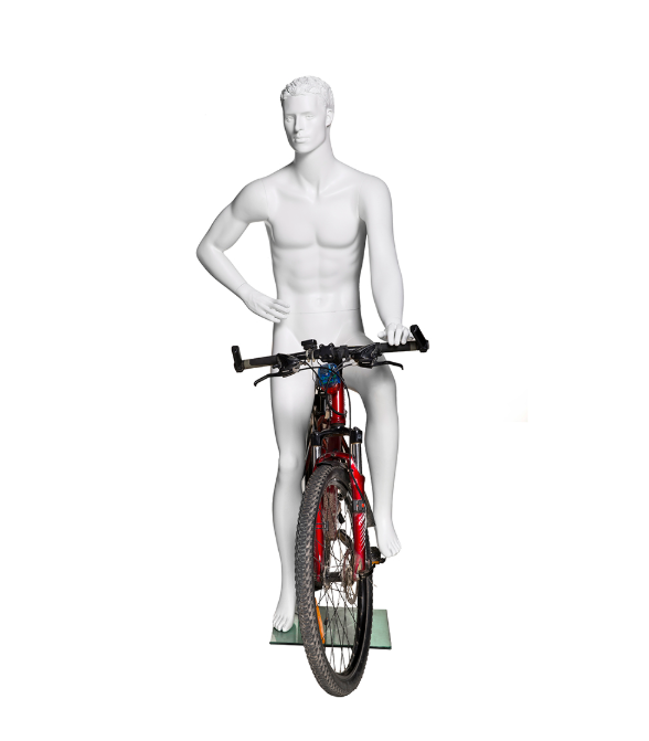 サイクリングポーズの男性スポーツマネキン正面ビュー｜無着衣・レッドバイクに乗った展示モデル