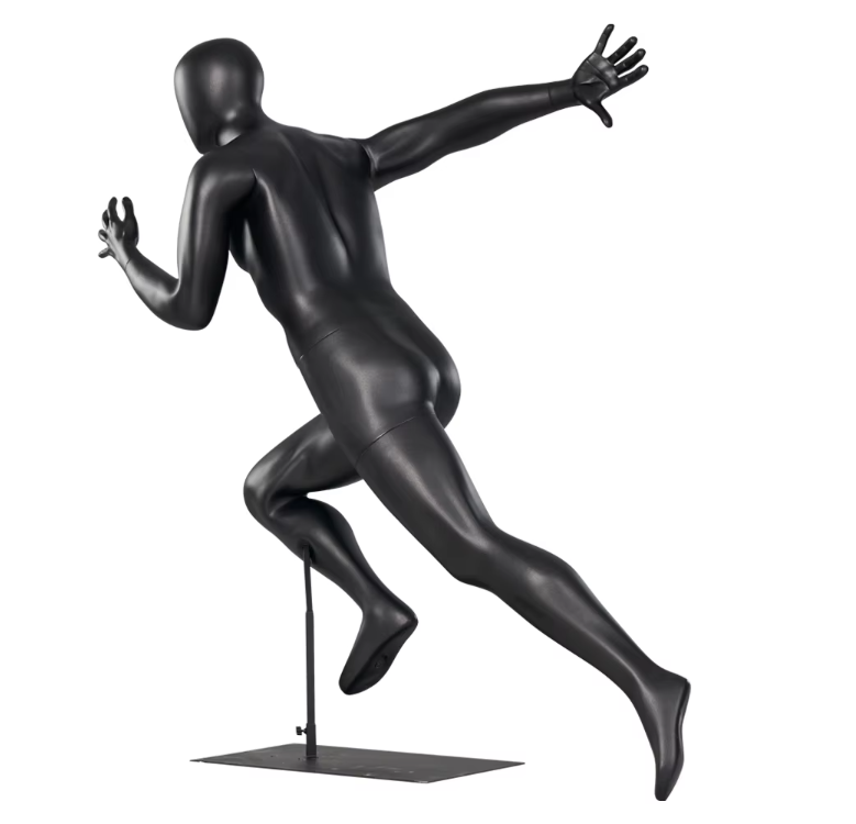 疾走感のあるランニングポーズのスポーツマネキン｜ダイナミック展示例