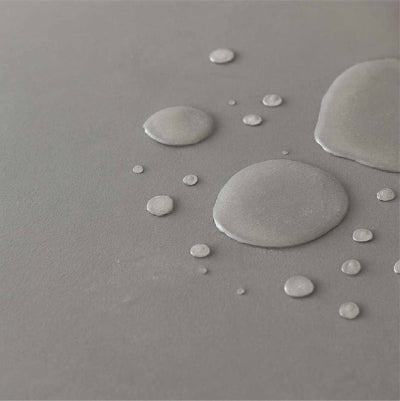 モールテックス台座の底面金具ディテール｜安定性を高めるネジ構造と取り付けパーツのクローズアップ