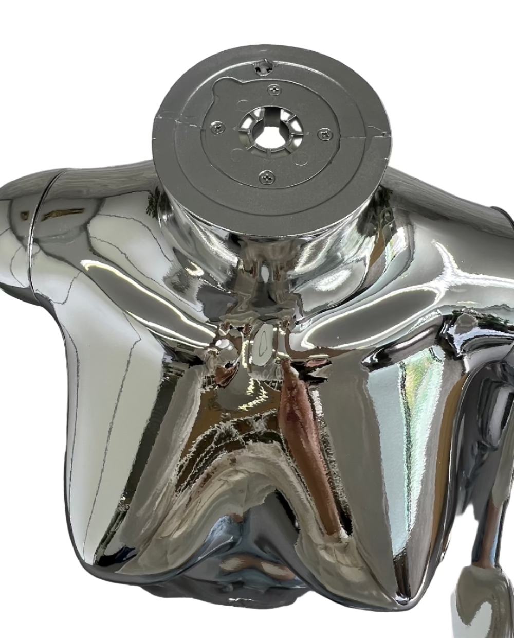 クローム仕上げ女性マネキンの腕部クローズアップ｜関節パーツディテール