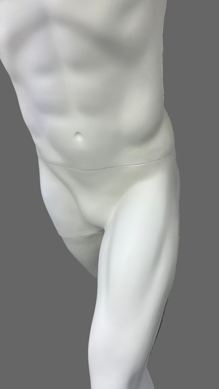 ホワイトスポーツマネキンの上半身クローズアップ｜ランニングポーズ筋肉造形