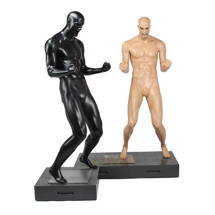 スポーツポーズの男性マネキン2体展示例｜ブラックカラーとスキンカラーの組み合わせ