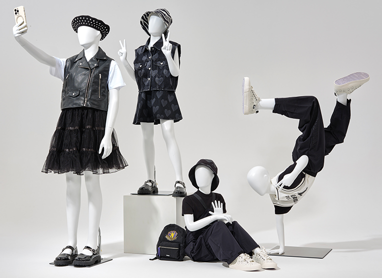 Kids Selfie Pose Mannequin White 24201