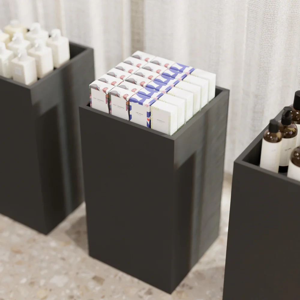 コスメや雑貨を展示するディスプレイキューブスタンド
