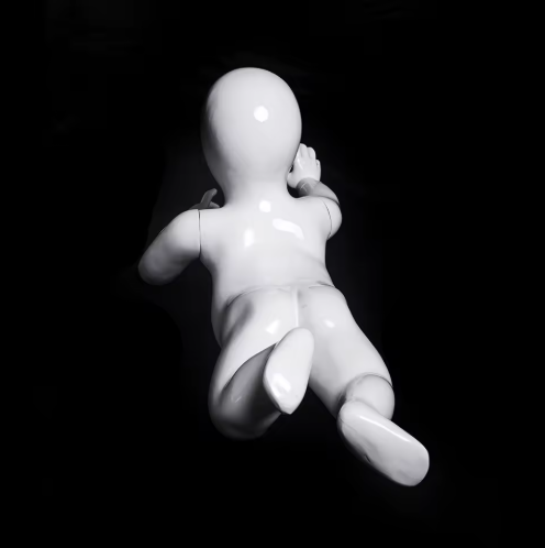 キッズマネキン・走るポーズ・アパレル展示