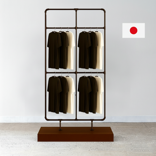 木製ベースに設置された両面ハンガーラック｜ブラックとホワイトのTシャツを整然と陳列したアパレルディスプレイ什器