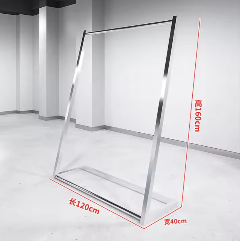 シルバーフレームの大型ハンガーラック単体（サイズ表記付き）