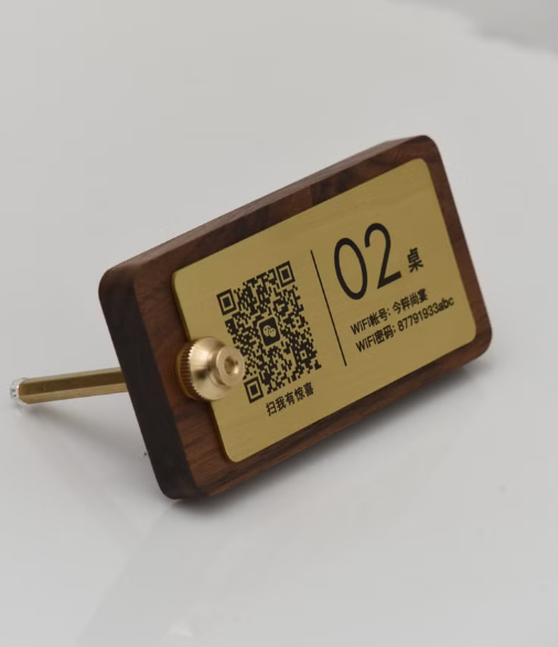 真鍮風プレート QRコード 卓上スタンド クローズアップ